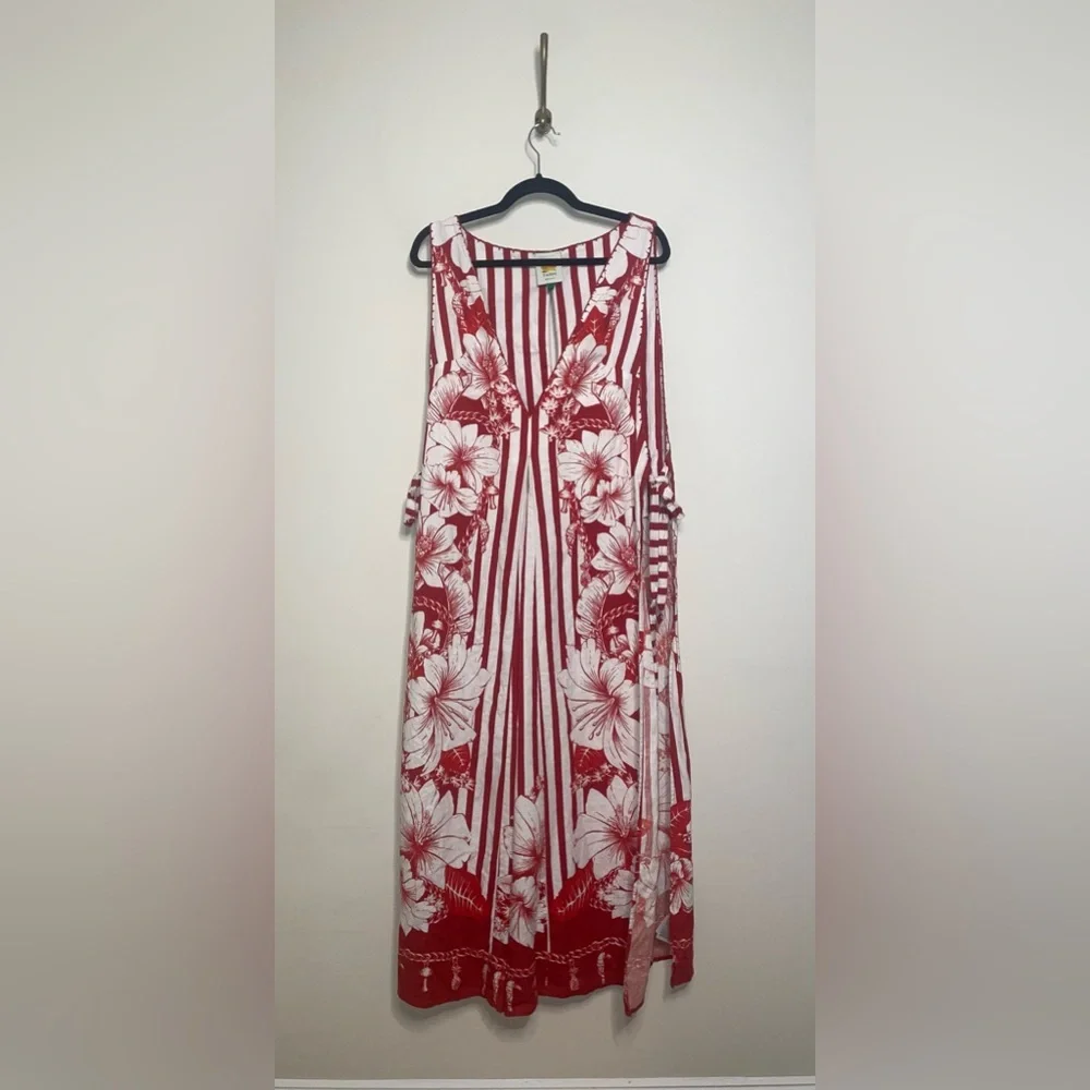 FARM Rio Red and White Floral Swim Coverup - Picture 4 of 7